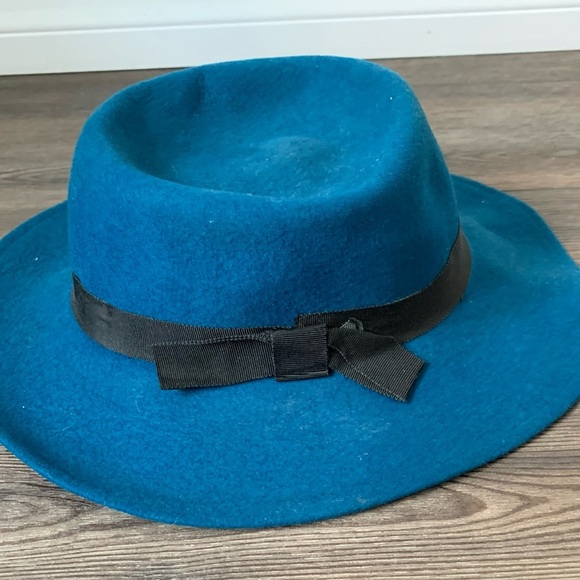 Lis Claiborne 100% wool hat - Picture 2 of 7